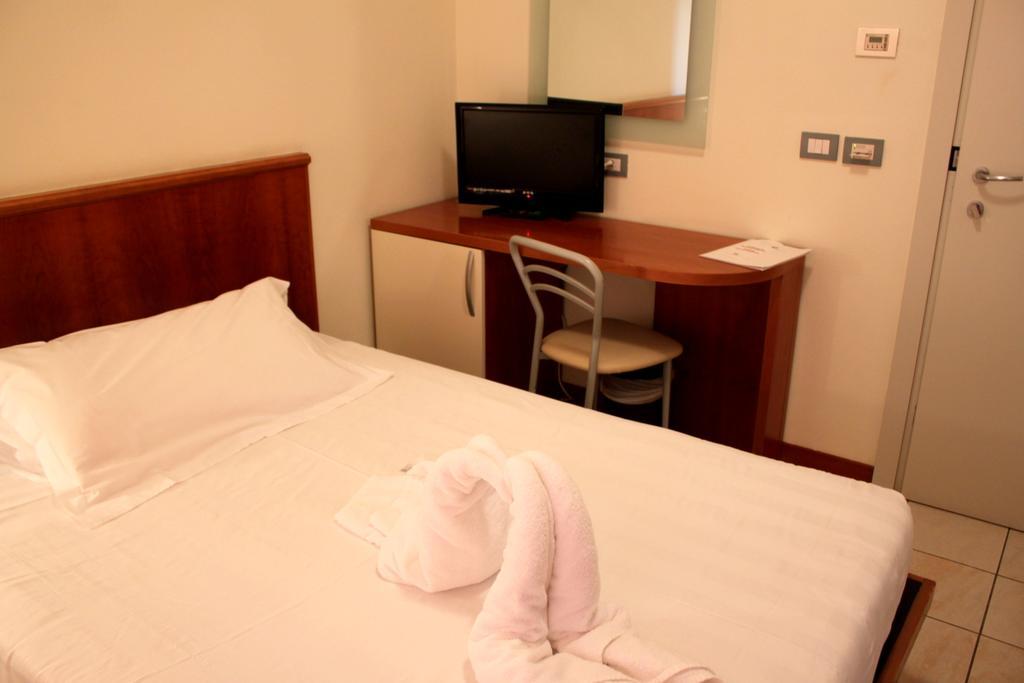 Leonardo Hotel ปาร์มา ภายนอก รูปภาพ