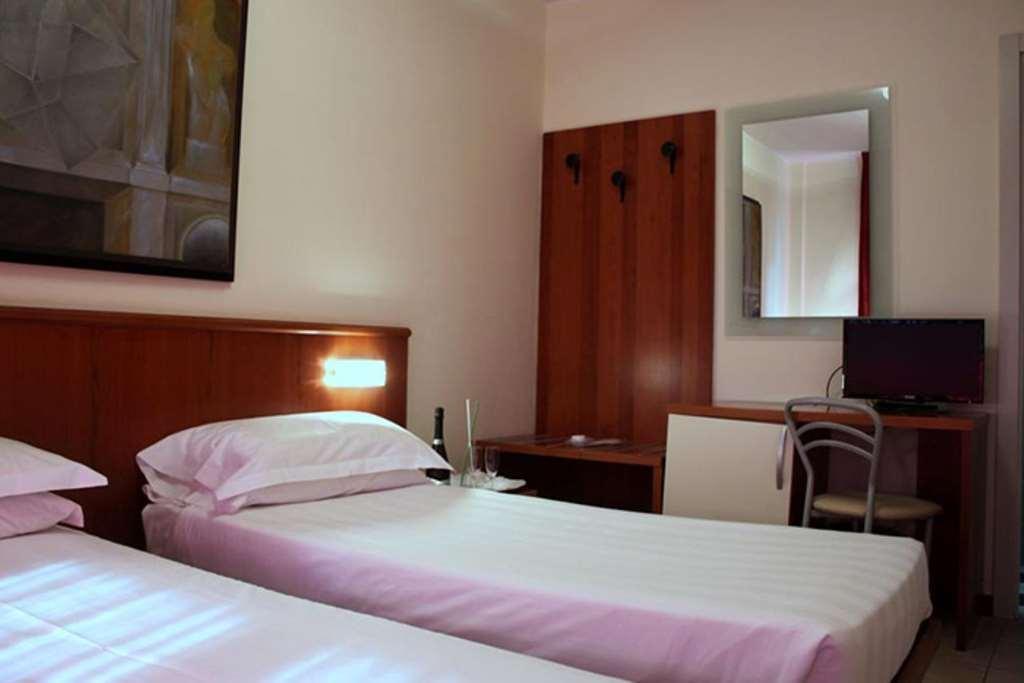 Leonardo Hotel ปาร์มา ห้อง รูปภาพ